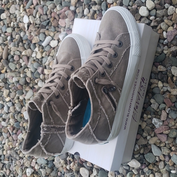 Blowfish Shoes - LIKE NEW Blowfish melondrop camel sneakers size 11